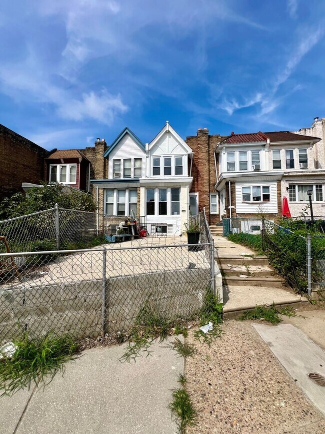 Foto del edificio - Stunning 3-Bedroom Townhome in Wynnefield!...