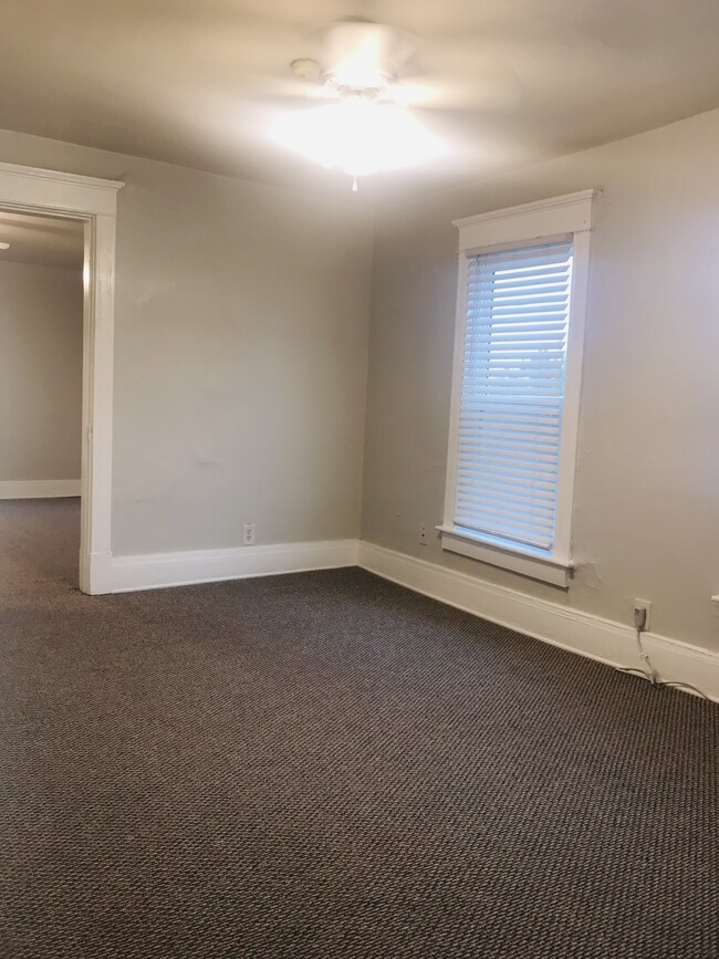 Building Photo - 457 Forest Ave