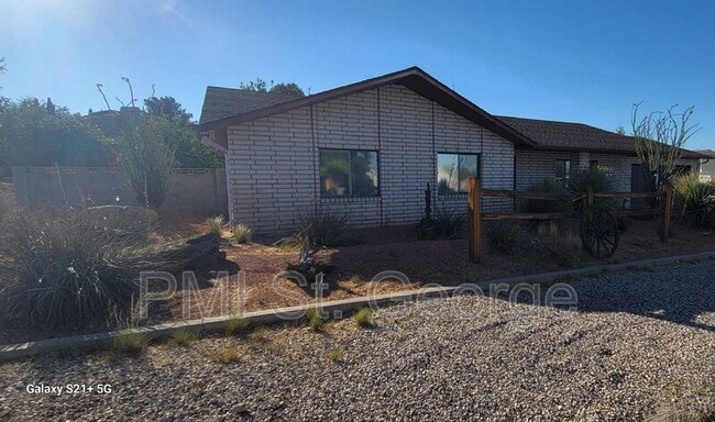 Building Photo - 776 E Fort Pierce Dr