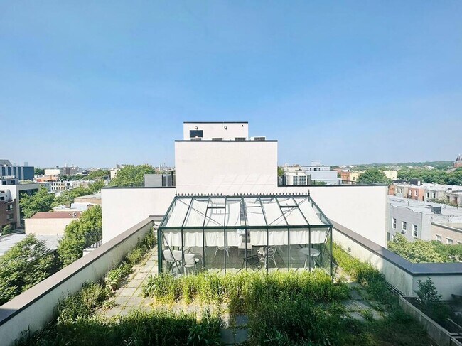 Foto del edificio - Furnished room/NOT APARTMENT