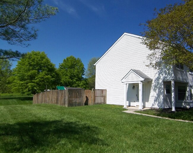 Building Photo - Space and Comfort!