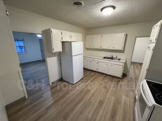 Foto del edificio - 631 Miles Ave