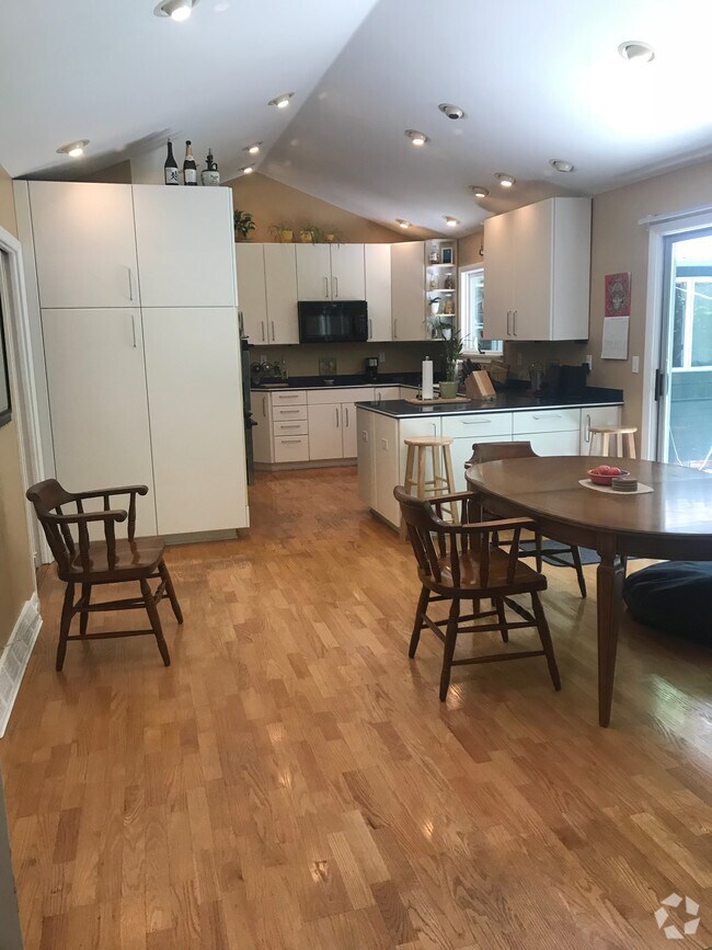 Apartments For Rent in Bentleyville, OH with Hardwood Floors 1