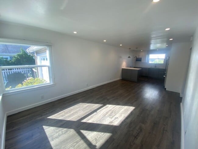 Building Photo - Beautiful Pacific Grove Home!