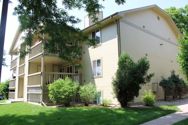Building Photo - Prime Riverside Condo Steps from Edora Park & Trails