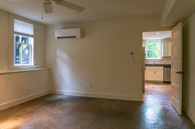 Building Photo - One-Bedroom Apartment on Beautiful Lot in ...