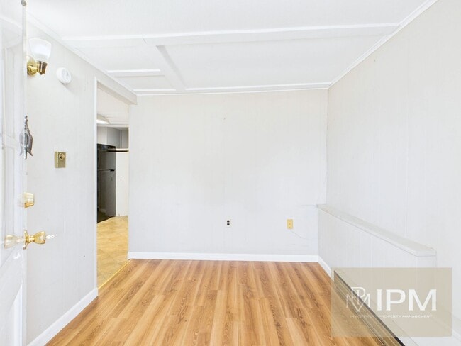 Foto del edificio - 607 W Broadway