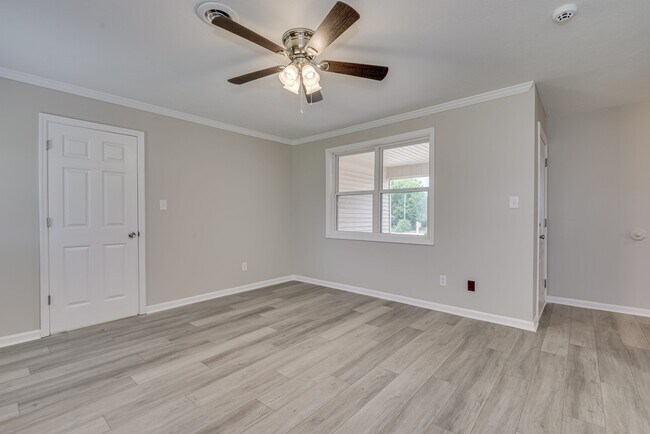 Building Photo - 250 Almon Ct