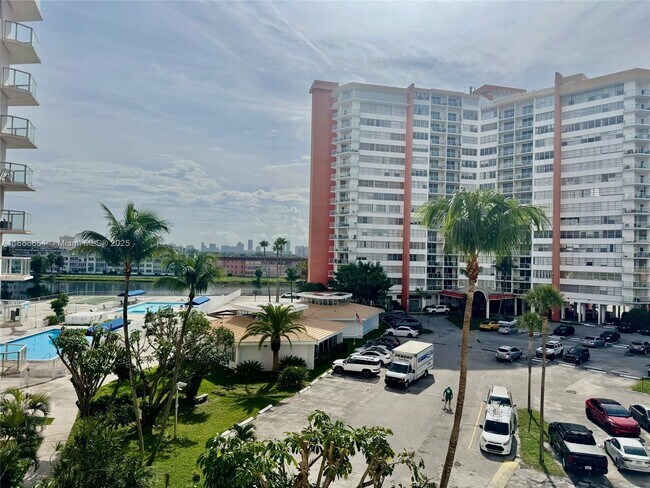 Foto del edificio - 1301 NE Miami Gardens Dr