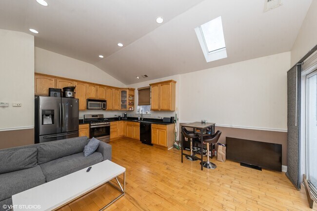 Building Photo - 1505 N Talman Ave
