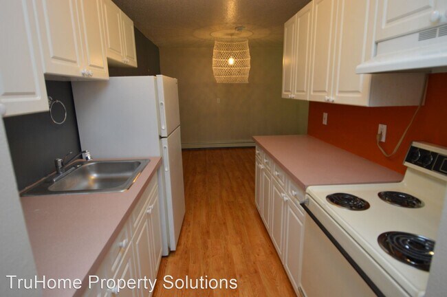 Building Photo - 2 br, 1 bath House - 921 32nd Ave S #8