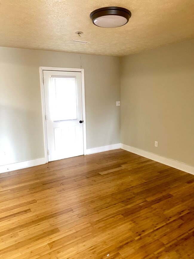 Foto del edificio - 5 Bedroom, 2.5 Bathroom house, Super convenient location! Arden