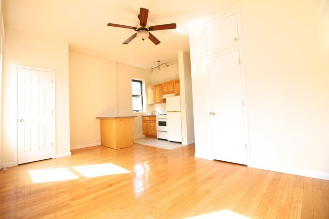 Foto del edificio - 12 W 104th St