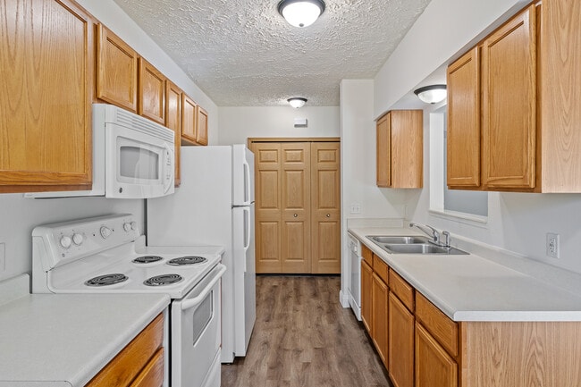 Building Photo - North Pointe Apartments