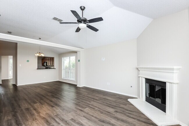 Foto del edificio - 10244 Cypress Hills Dr