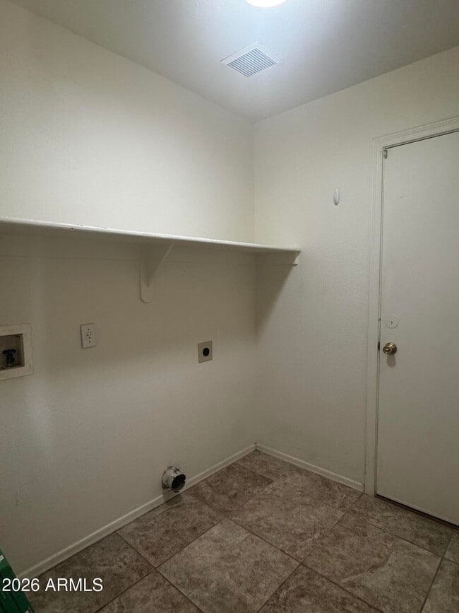 Building Photo - 5986 W Kesler Ln