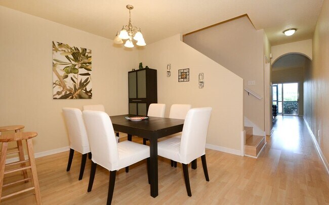 Foto del edificio - Lakeside Village Townhouse 2 Bedroom  2.5 Bath Available for Short-Term Rental