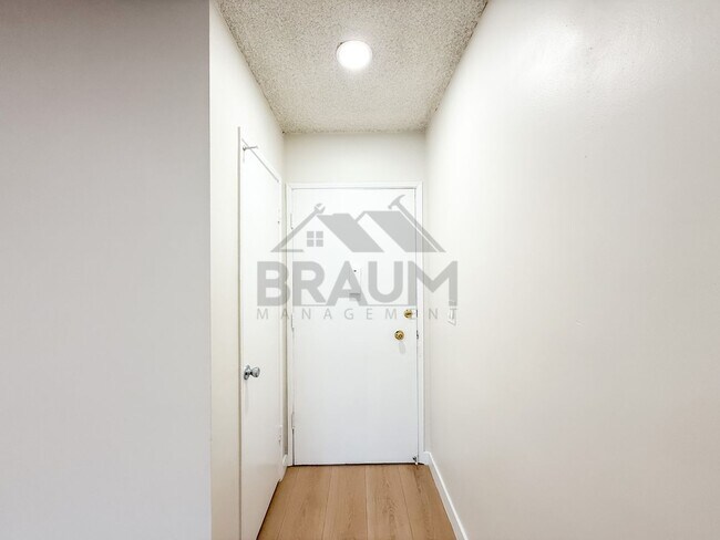 Foto del edificio - 6041 Whitsett Ave