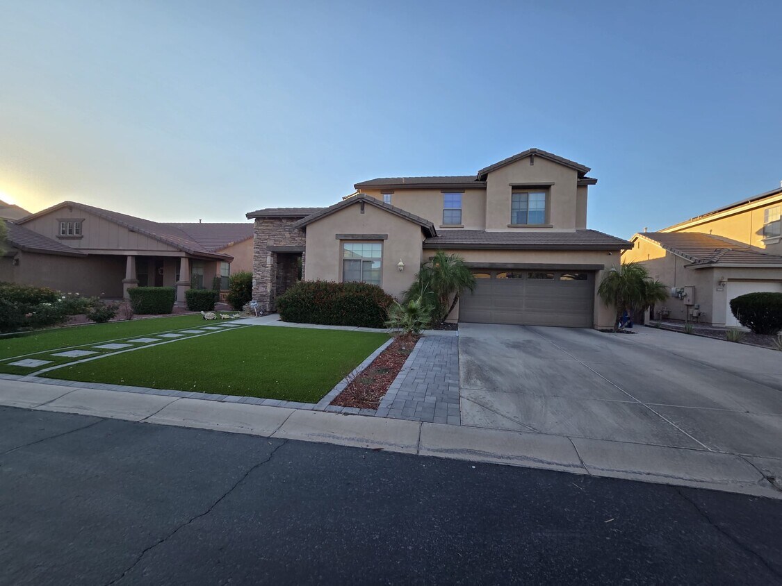 Foto principal - 3354 E Grand Canyon Dr