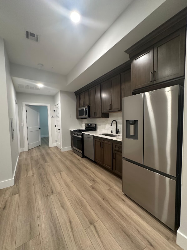 Foto del edificio - 56 Brill St