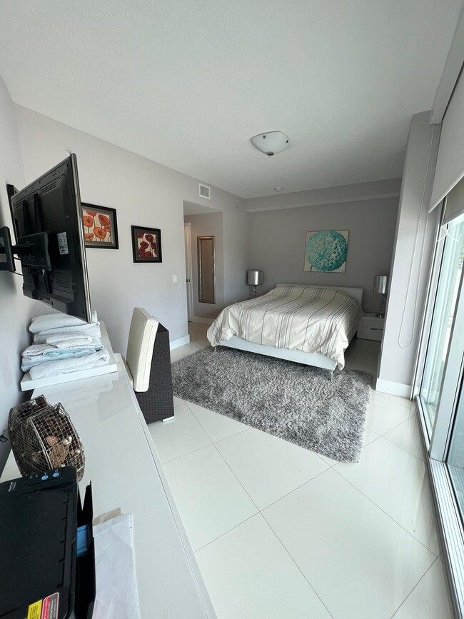 room - 6700 Indian Creek Dr