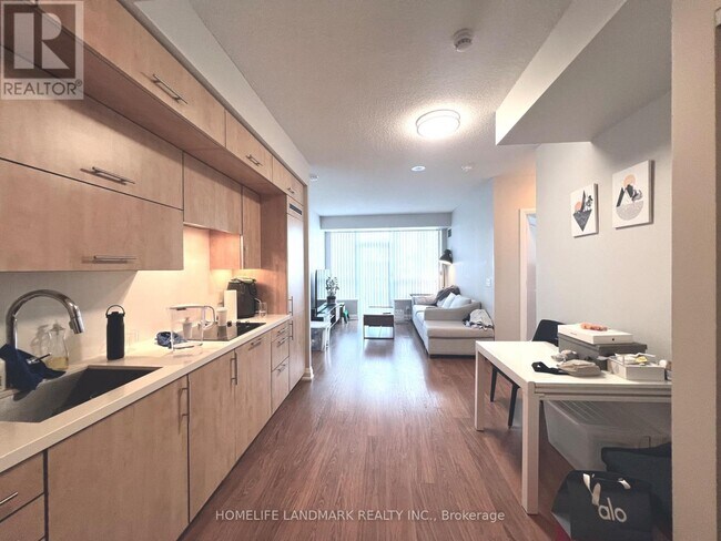 Building Photo - 5 Sheppard Ave E