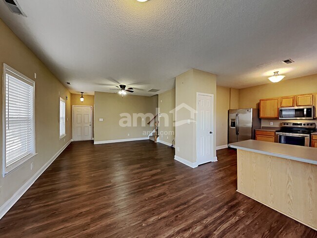 Building Photo - 13634 Riding Hill Ave