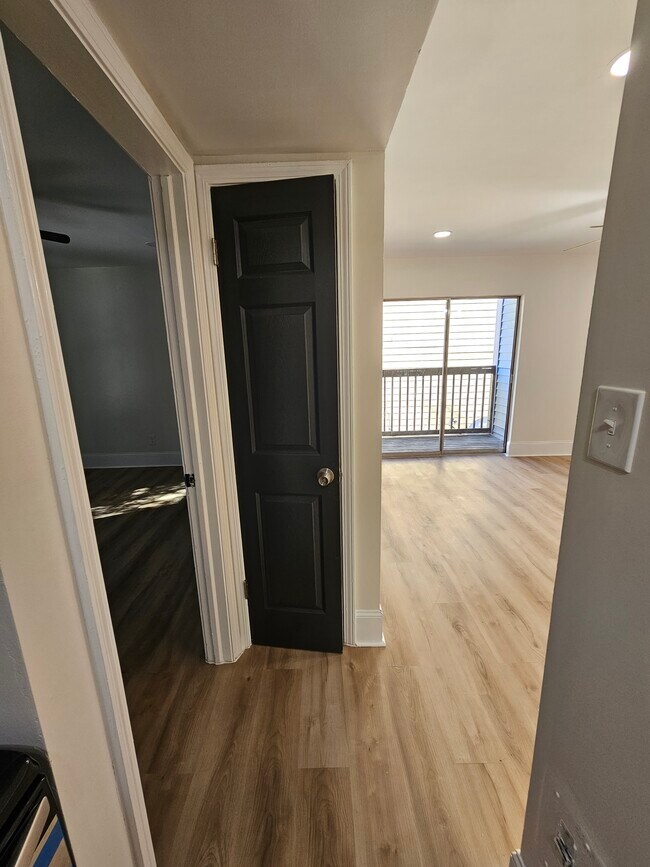 Building Photo - 4833 Zenith St