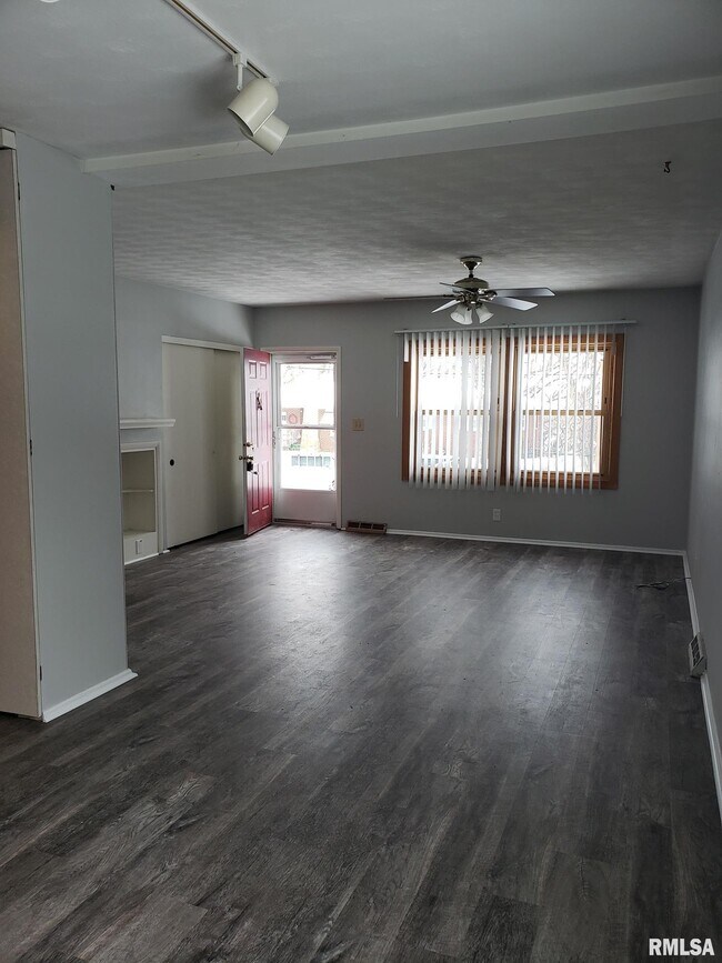 Foto del edificio - 1632 Monterey Ct