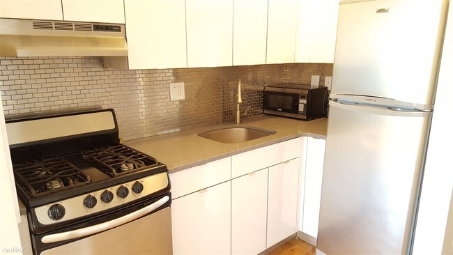 Building Photo - 1279 Saint Johns Pl