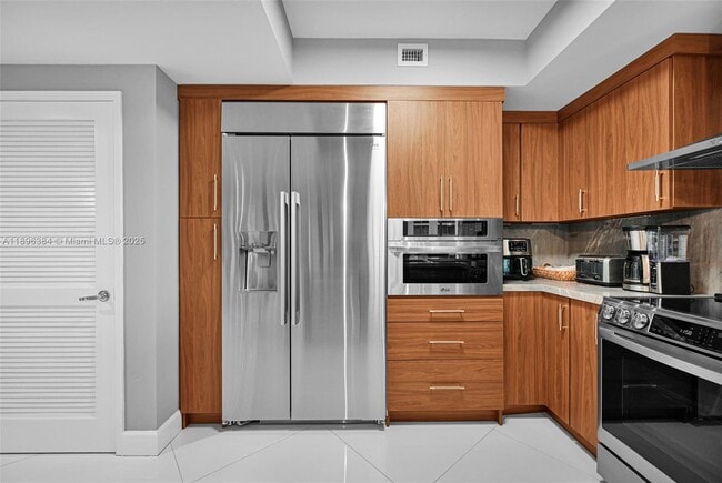 Building Photo - 250 Sunny Isles Blvd