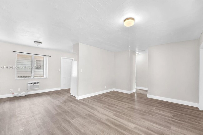 Building Photo - 923 N 17th Ave
