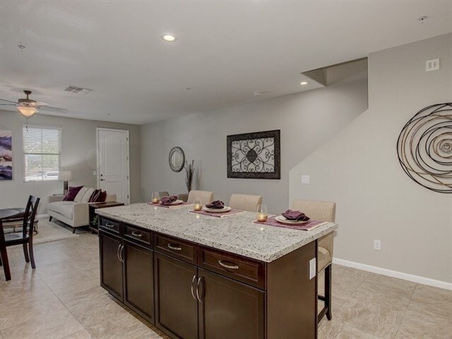 Foto del edificio - 2598 N Heritage St