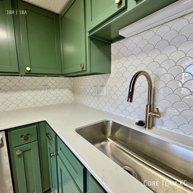 Building Photo - 235 Ward Pkwy