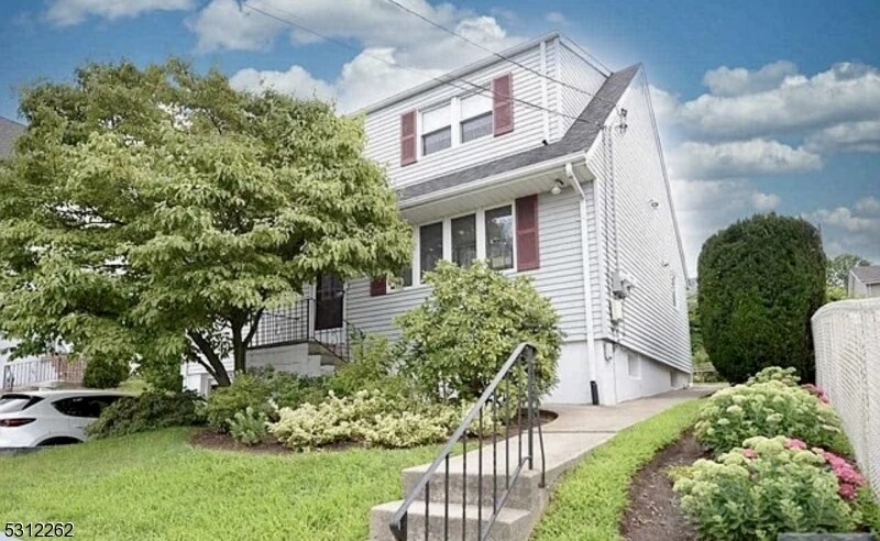 Primary Photo - 18 Maitland Pl