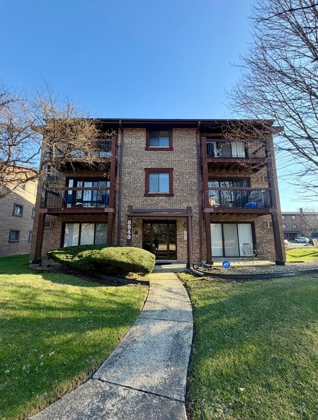 Building Photo - 8549 W 151st St