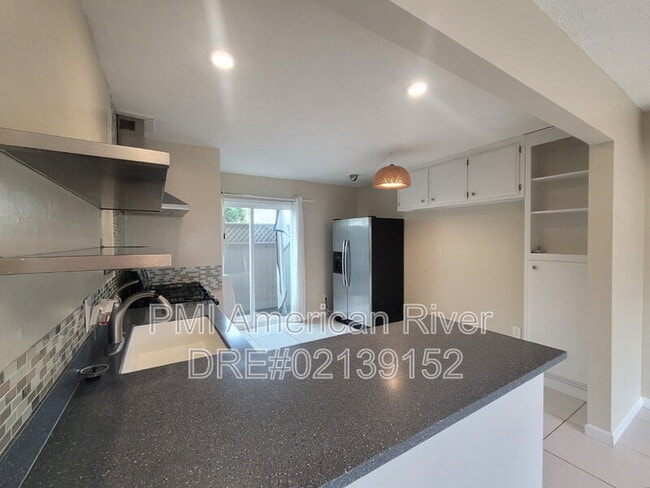 Building Photo - 440 Russell St