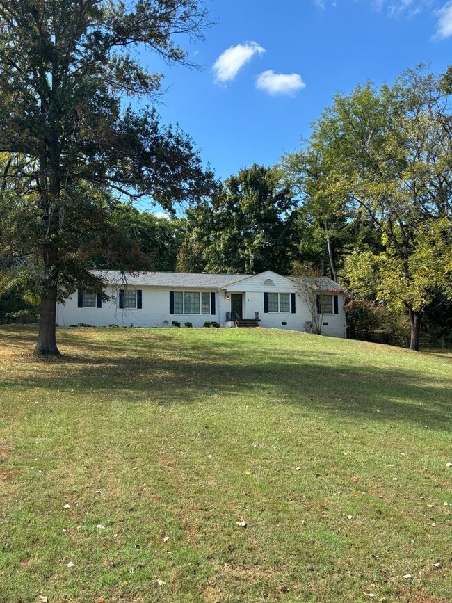 Building Photo - 198 Barker Rd