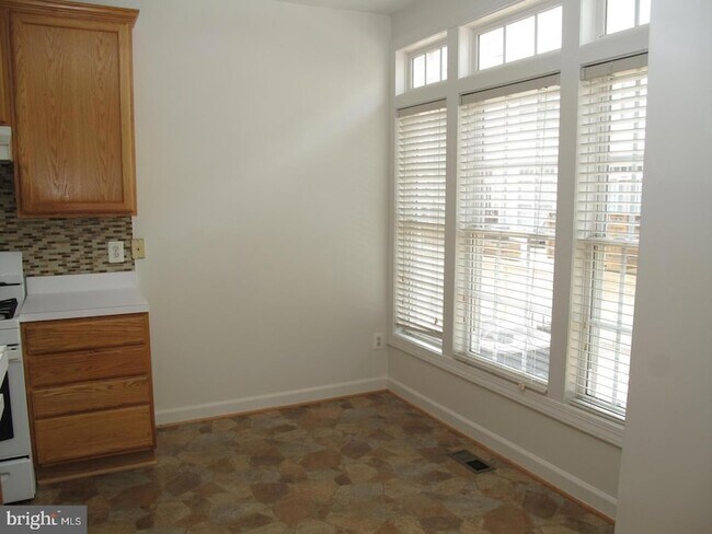 Foto del edificio - 8176 Skelton Cir