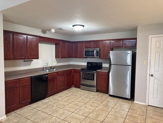Building Photo - 1008/1010 TRENTON DR