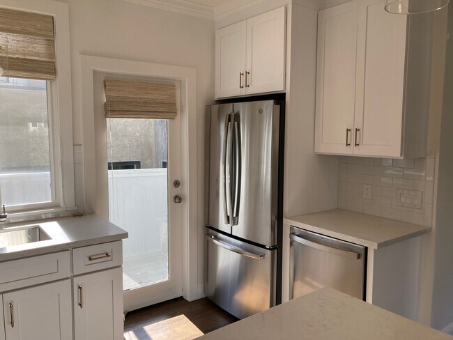 Direct access to garden - 2791 Greenwich St