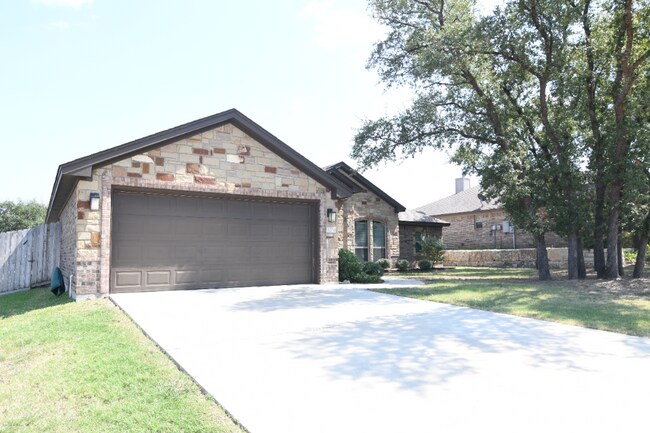 Foto del edificio - 3220 Twin Ridge Dr