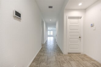 Building Photo - 7547 Cattle Walker Ct