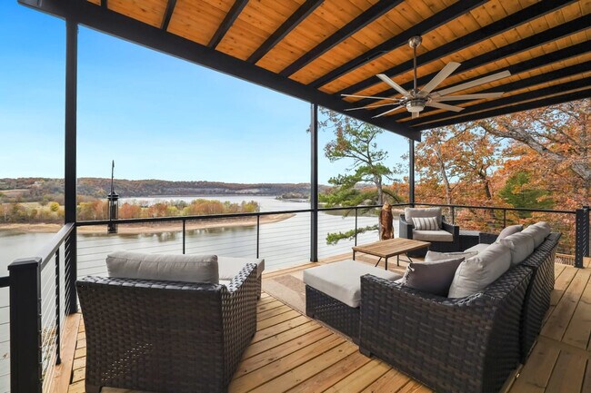 Foto del edificio - 22941 War Eagle Blacktop Rd