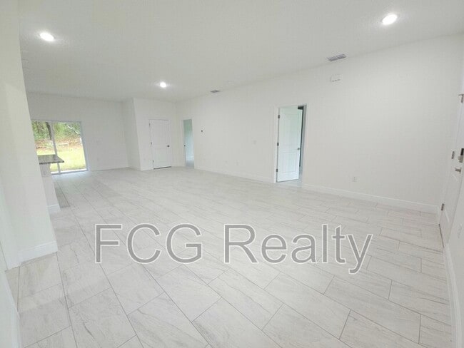 Building Photo - 7968 N Hillview Cir