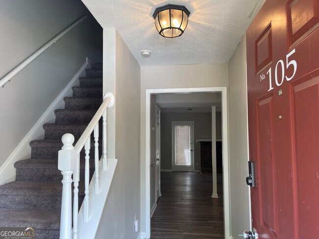 Foto del edificio - 105 Oak Hill Cir