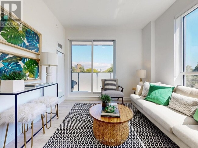 Photo du bâtiment - 4365 Bloor St W