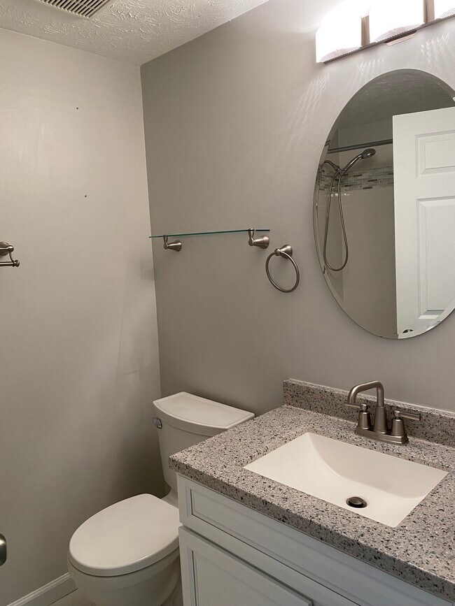 Full Bath Upstairs - 888 Woodlyn Dr S