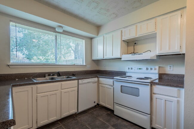 Foto del edificio - 8314 Poplar Ridge Ln