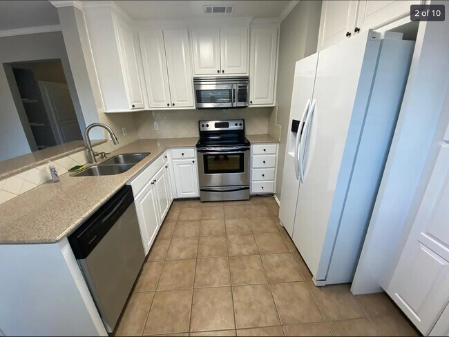 Kitchen - 6209 Mountain Shadows Dr